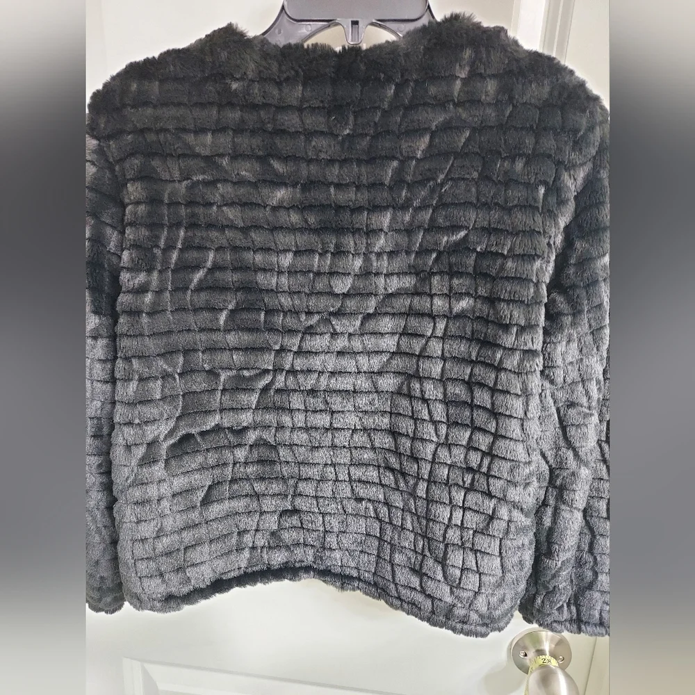 EUC Women's Calvin Klein Faux Fur Shrug, M - Picture 6 of 6